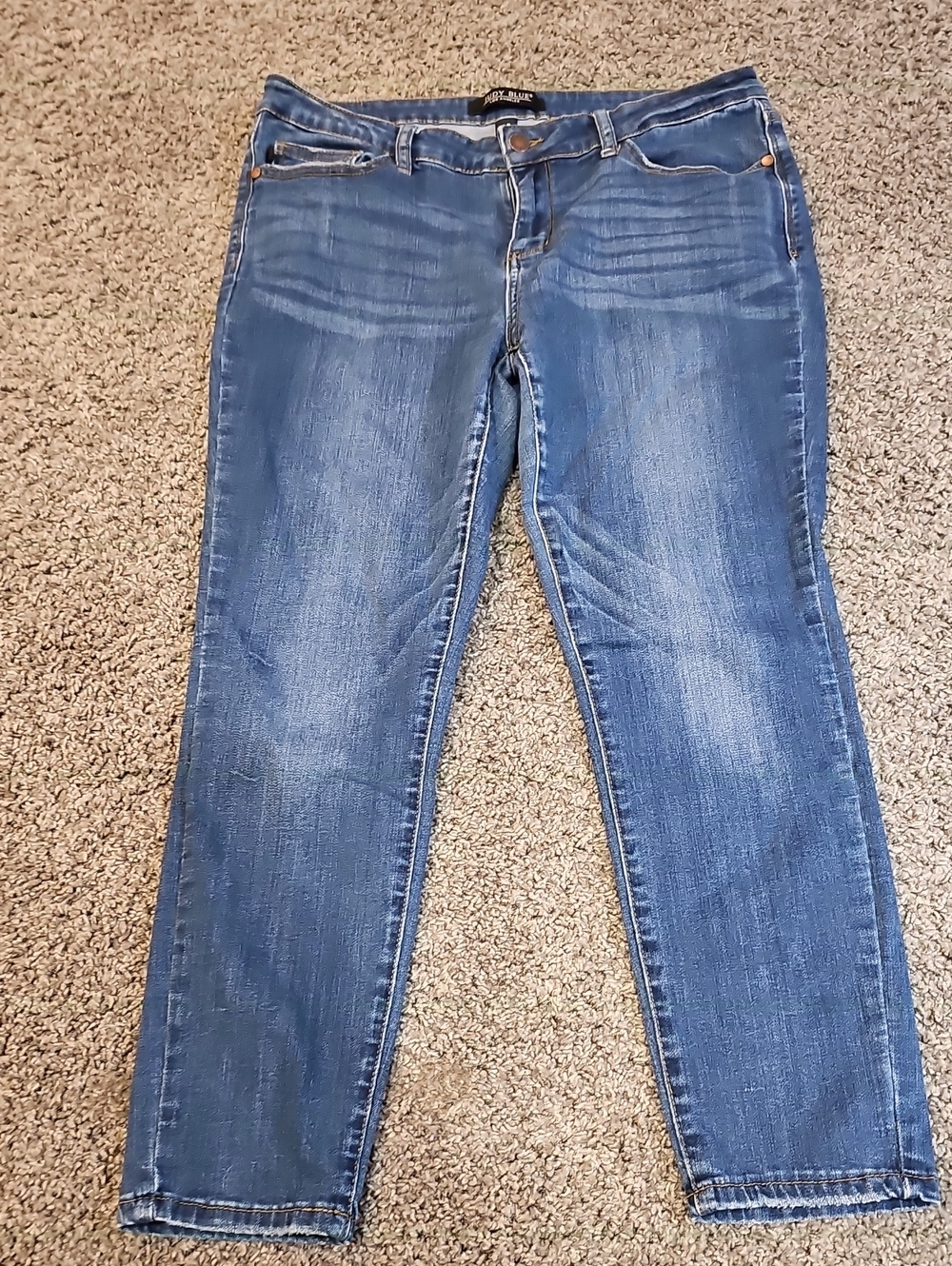 EUC Judy Blue Los Angeles Women’s Skinny Jeans - Medium Blue Wash Size 32